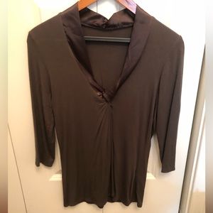Tahari soft chocolate brown V-neck - like new!